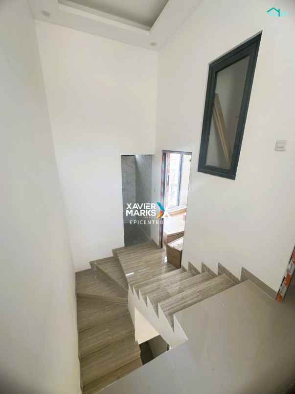 dijual rumah rungkut modern