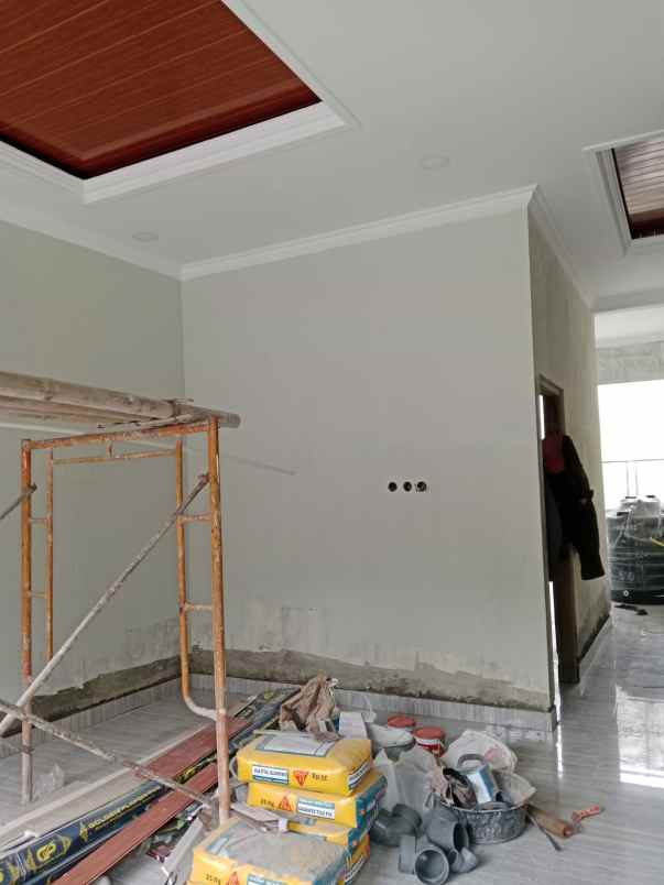 dijual rumah sambiroto