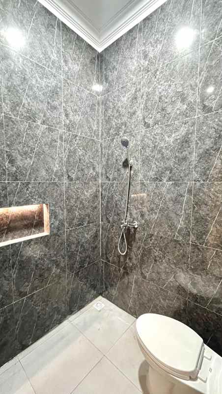 dijual rumah sawojajar