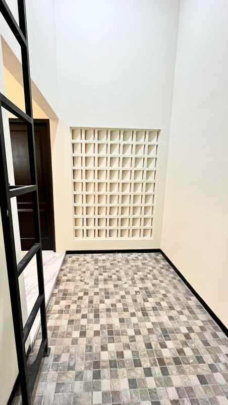dijual rumah sawojajar