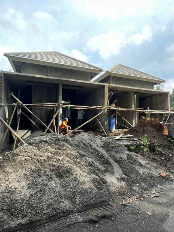 dijual rumah sayegan