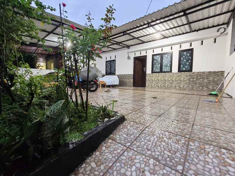 dijual rumah second kondisi baik siap huni