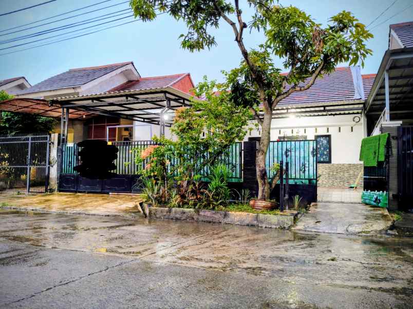 dijual rumah second kondisi baik siap huni