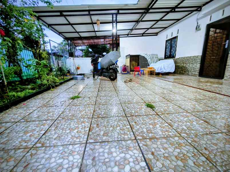 dijual rumah second kondisi baik siap huni