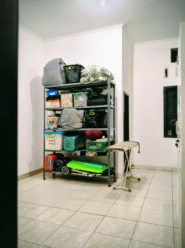 dijual rumah second kondisi baik siap huni