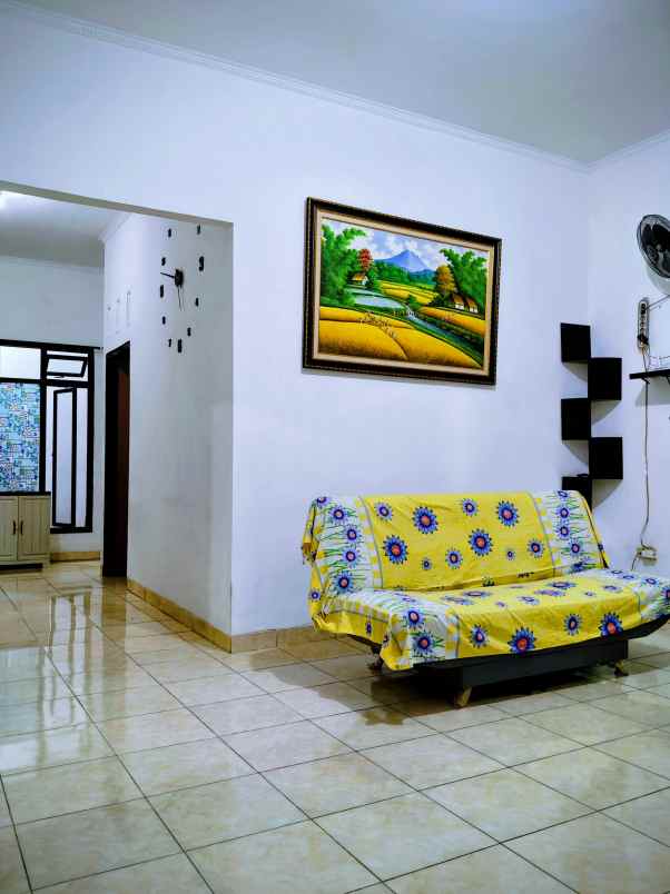 dijual rumah second kondisi baik siap huni