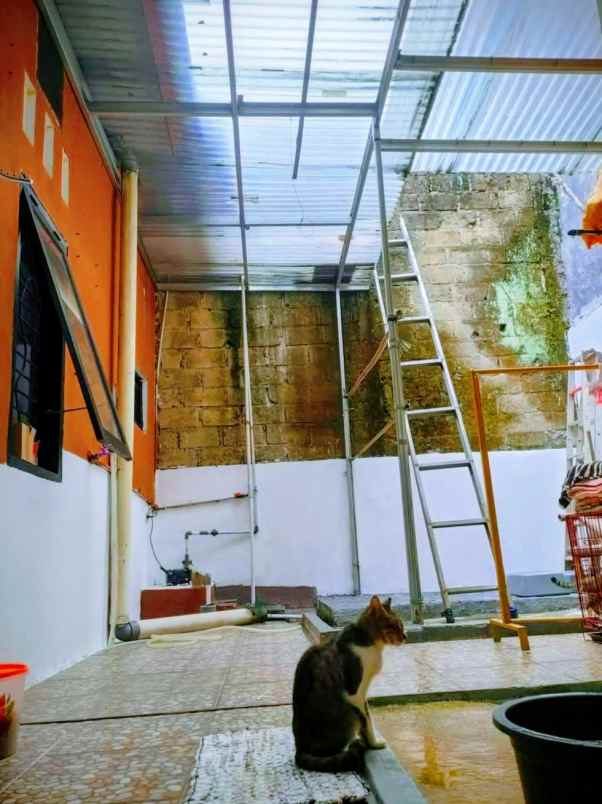 dijual rumah second kondisi baik siap huni