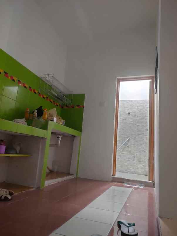 dijual rumah second kondisi baik siap huni