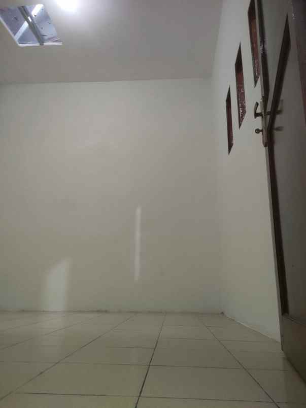 dijual rumah second kondisi baik siap huni