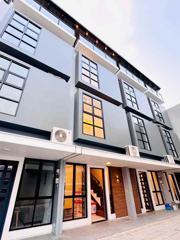 dijual rumah semi furnished area meruya jakarta barat