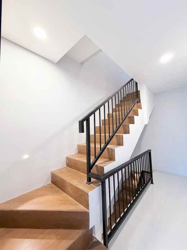 dijual rumah semi furnished area meruya jakarta barat