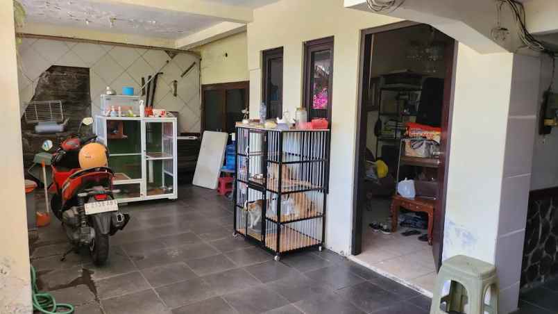 dijual rumah semolowaru