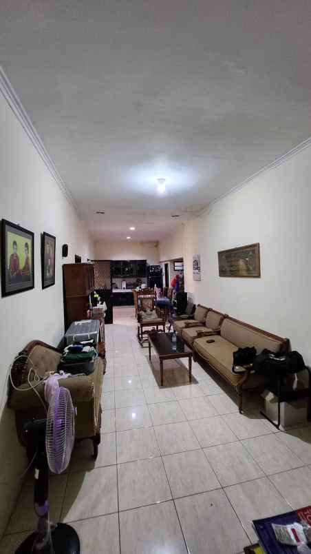 dijual rumah semolowaru