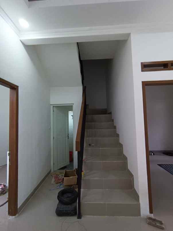 dijual rumah serua ciputat