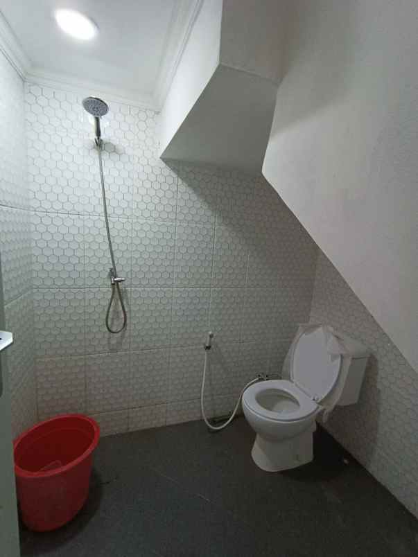 dijual rumah serua ciputat