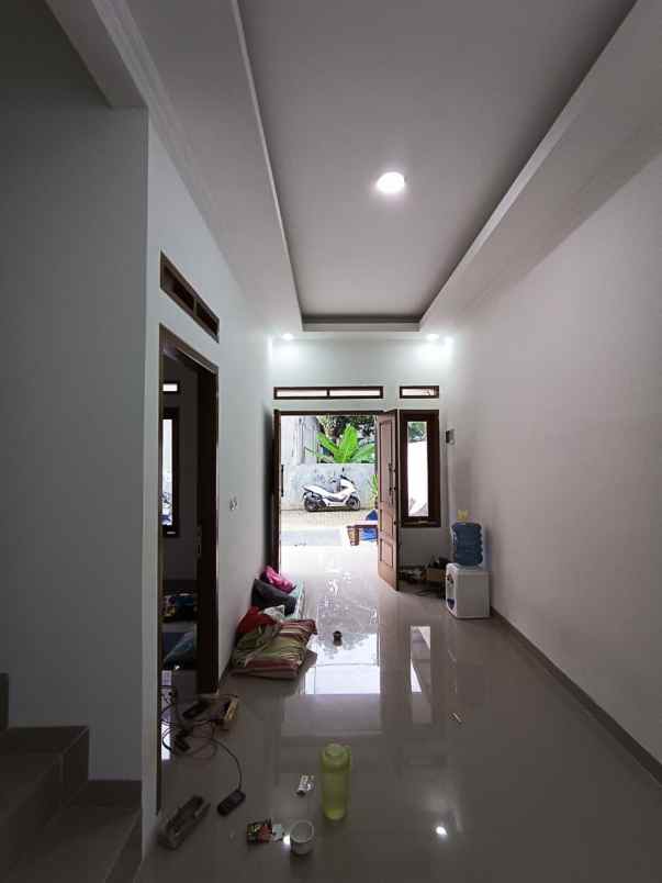 dijual rumah serua ciputat