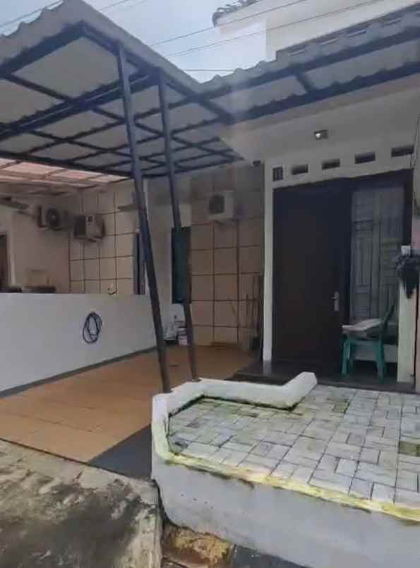 dijual rumah serua indah