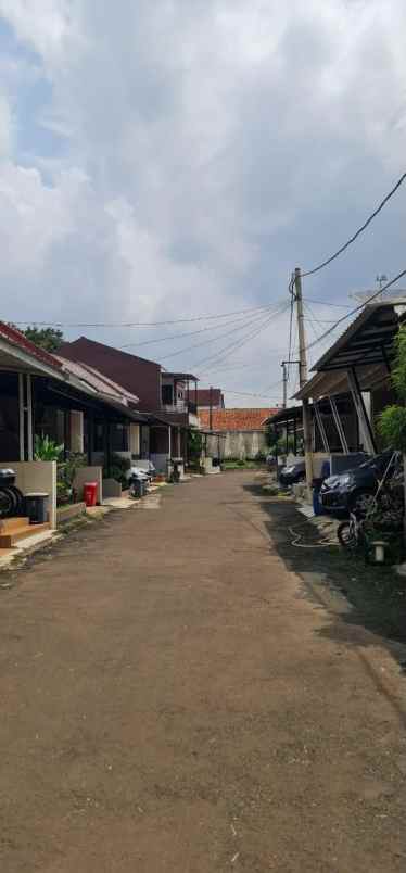 dijual rumah serua indah