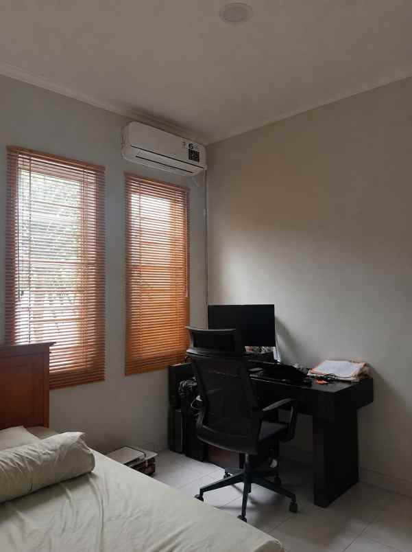 dijual rumah siap huni di legenda wisata cibubur