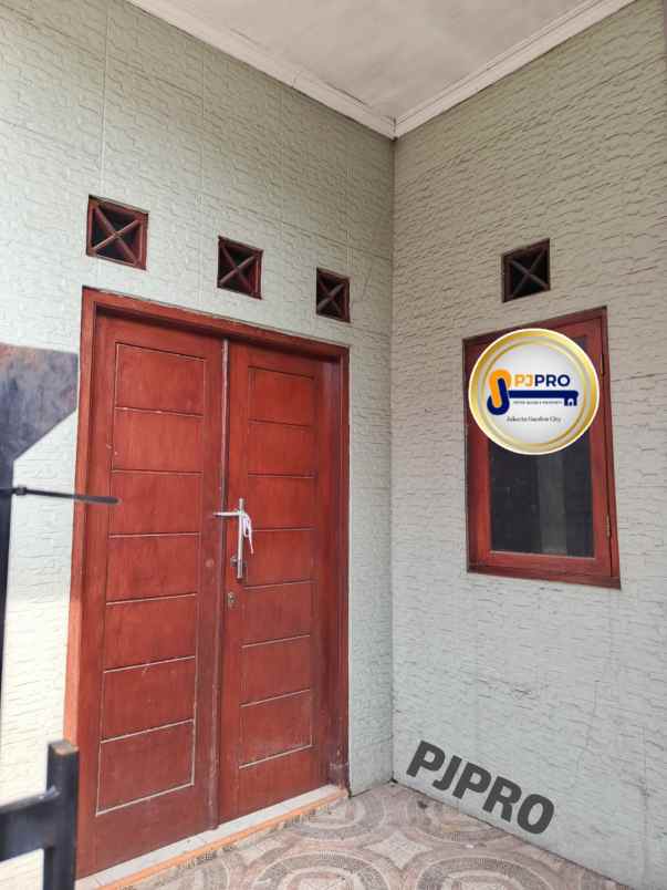 dijual rumah siap huni terawat sperti baru murah