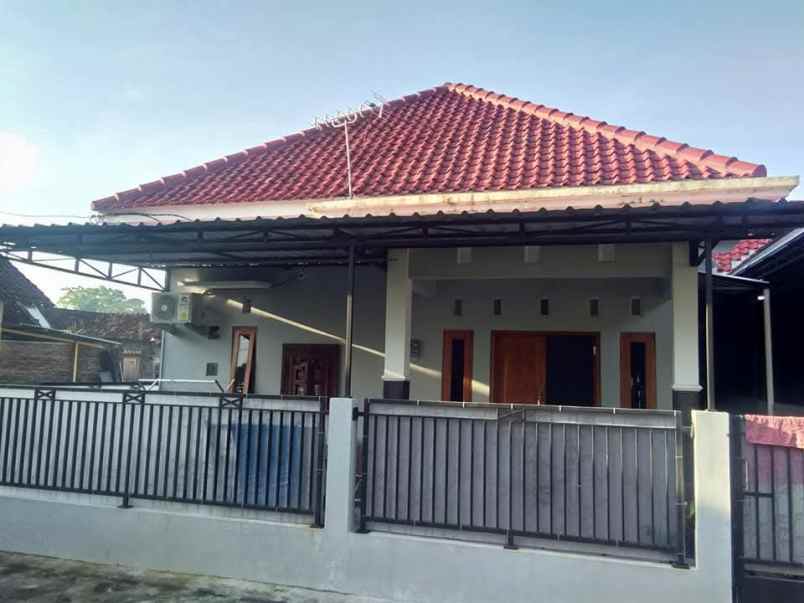 dijual rumah sidomoyo