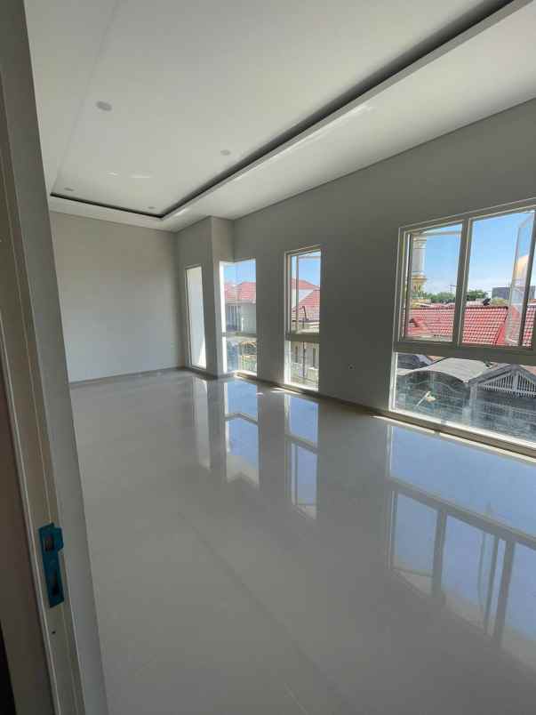 dijual rumah sutorejo prima