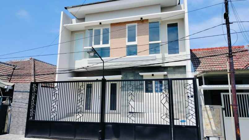 dijual rumah sutorejo prima