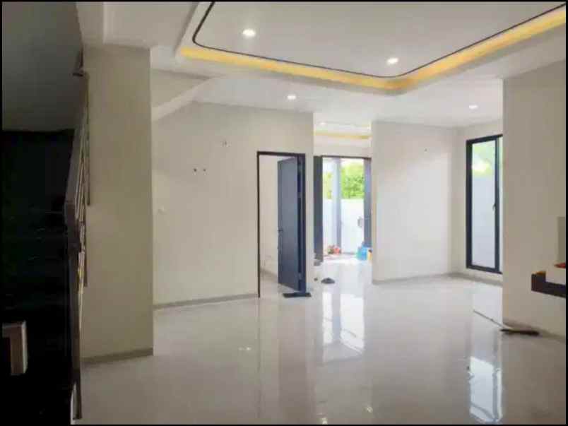 dijual rumah sutorejo prima
