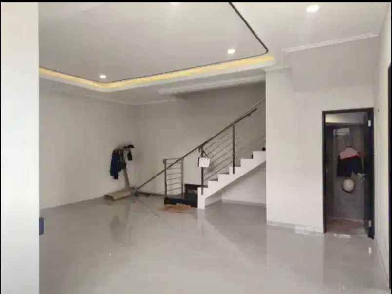 dijual rumah sutorejo prima