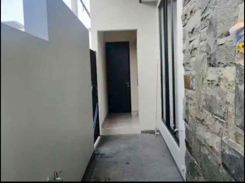 dijual rumah sutorejo prima