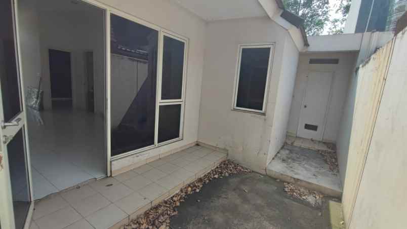 dijual rumah suvarna sutera cluster dhana