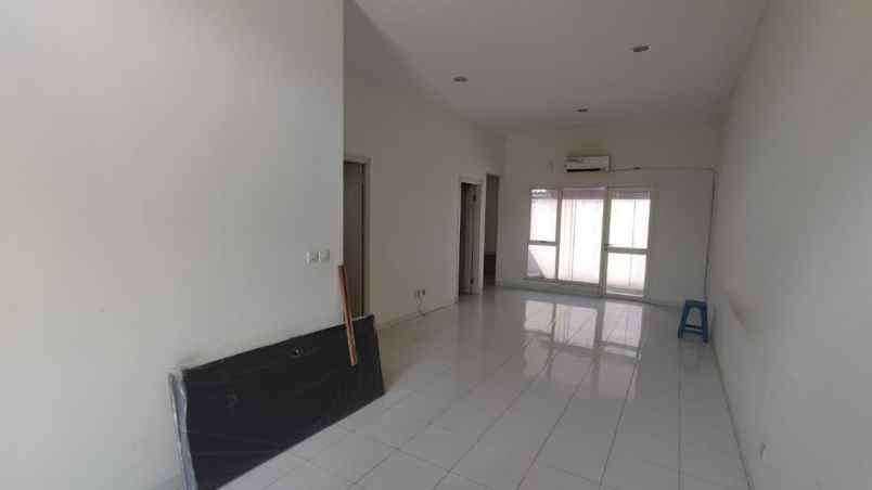 dijual rumah suvarna sutera cluster dhana