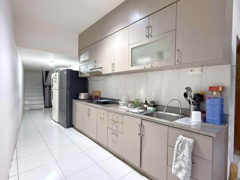 dijual rumah tanah tinggi johar baru