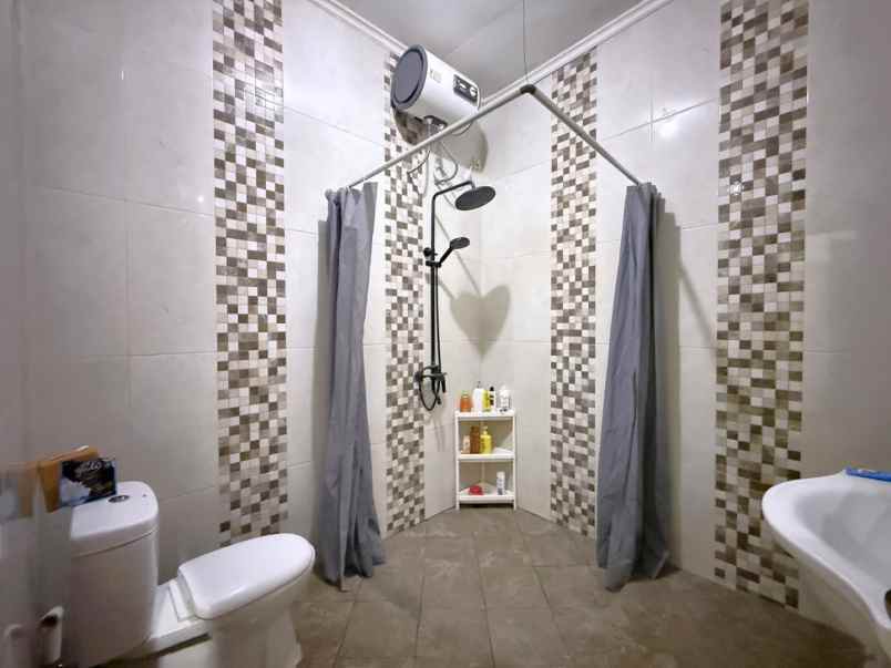 dijual rumah tanah tinggi johar baru