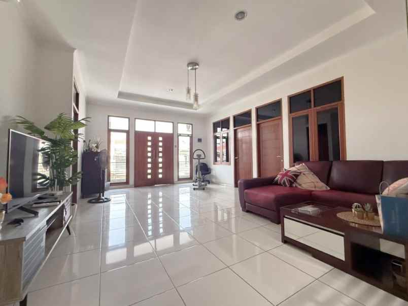 dijual rumah tanah tinggi johar baru
