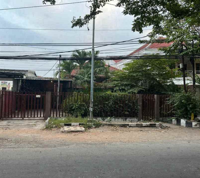 dijual rumah tenggilis
