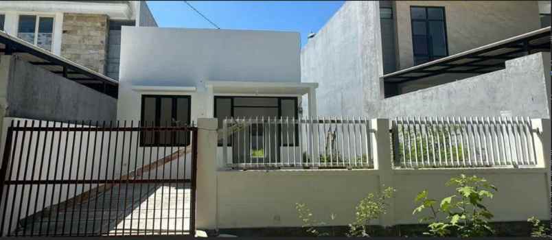 dijual rumah tenggilis mejoyo selatan