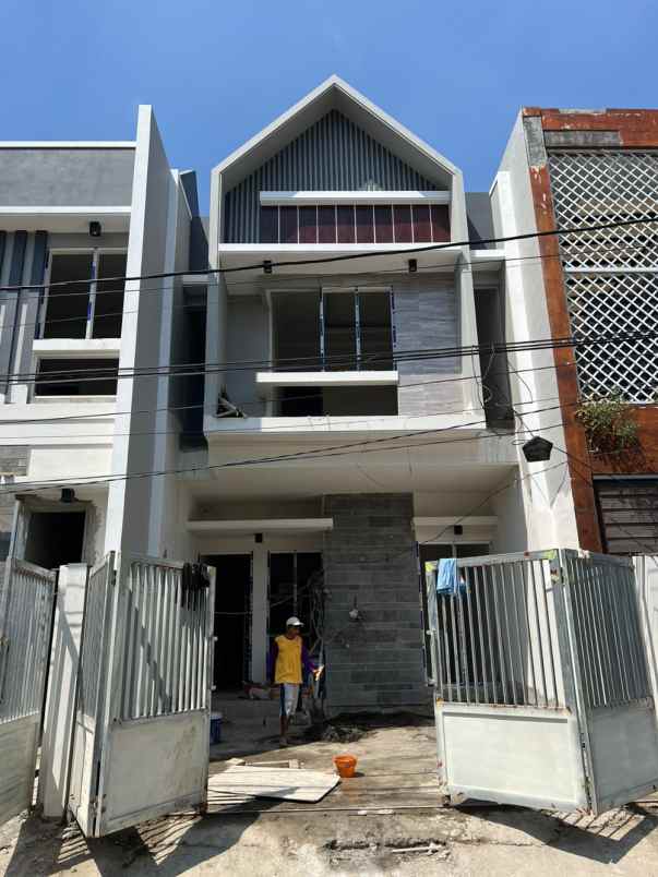 dijual rumah tenggilis tengah