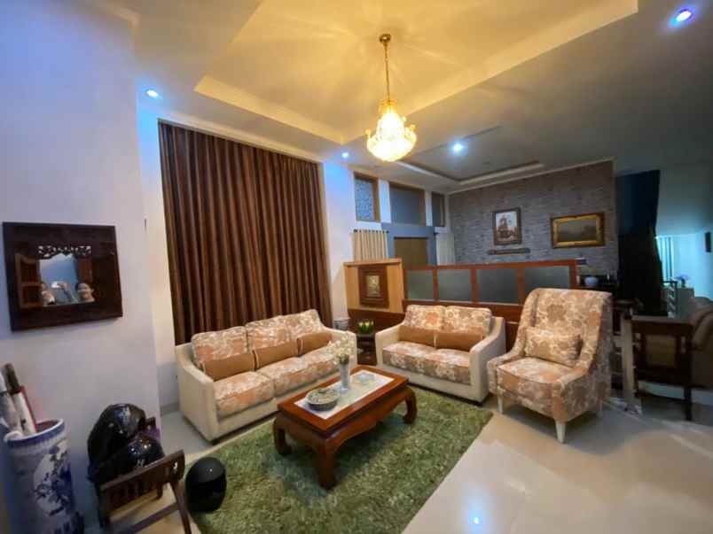 dijual rumah terrace setiabudi