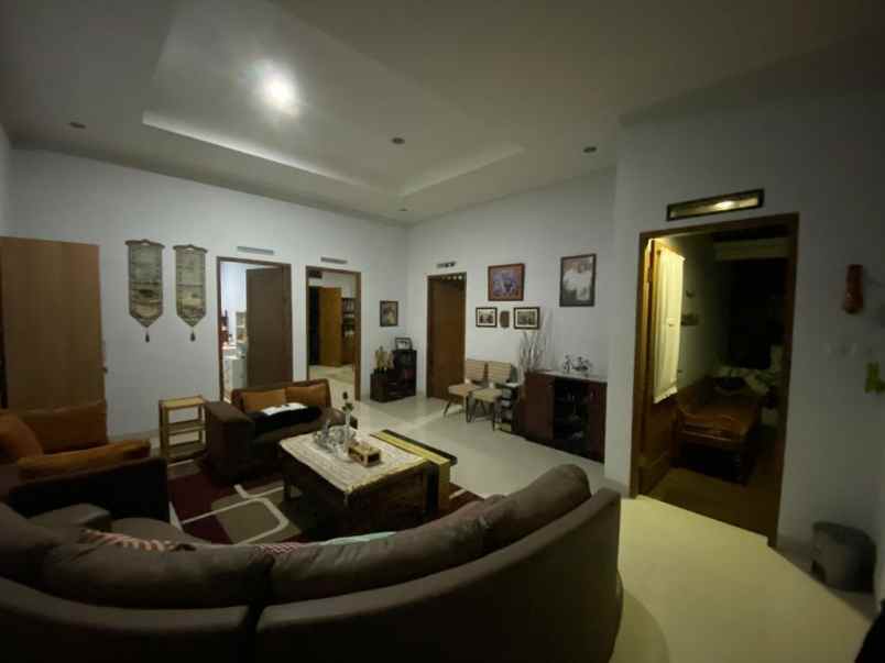 dijual rumah terrace setiabudi