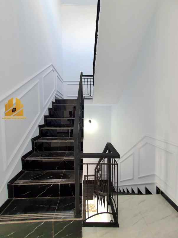 dijual rumah trjap037