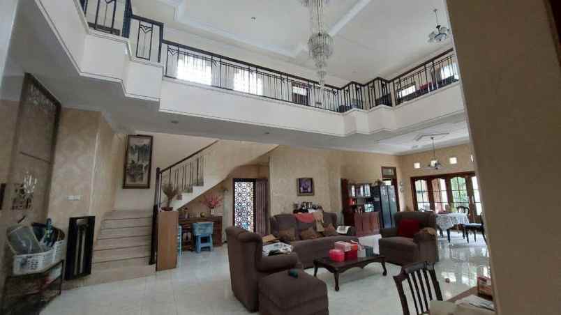 dijual rumah villa bukit indah pakuwon