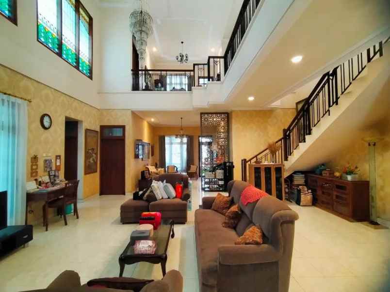 dijual rumah villa bukit indah pakuwon