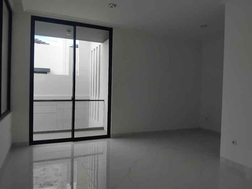 dijual rumah villa pasir putih 5 pik2