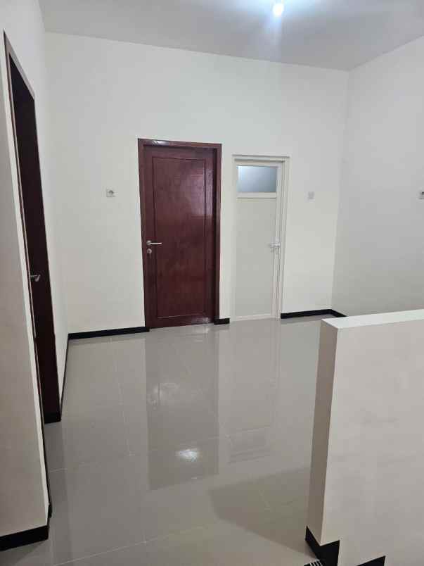 dijual rumah wisma bungurasih