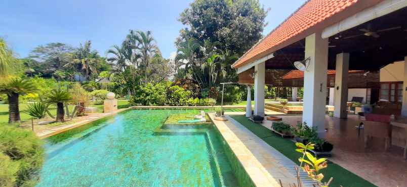 dijual vila dgn pasilitas modern di lovina