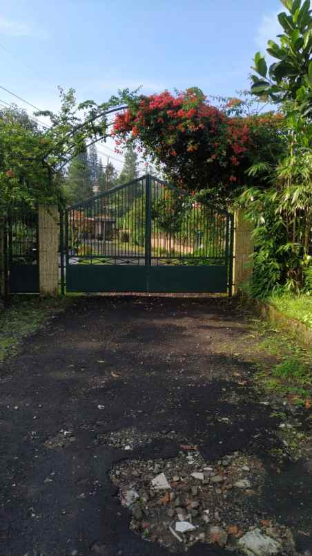 dijual villa cisarua
