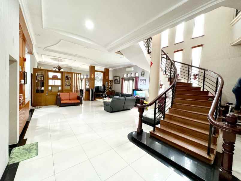 dijual villa hook komplek cemara asri