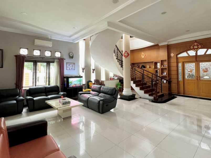 dijual villa hook komplek cemara asri