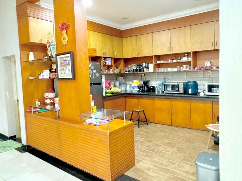 dijual villa hook komplek cemara asri